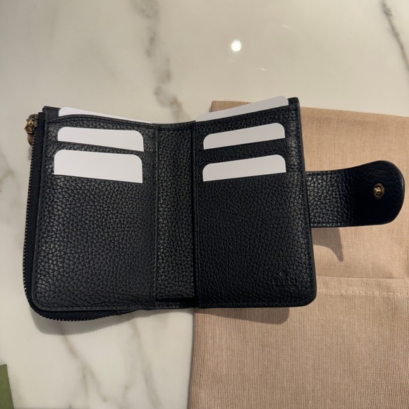 Gucci Double G Medium Leather Card Case - Picture 9 of 9